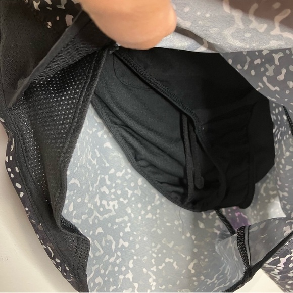 Under Armour loose fit running shorts black white gray women’s size large‎ - Picture 3 of 6